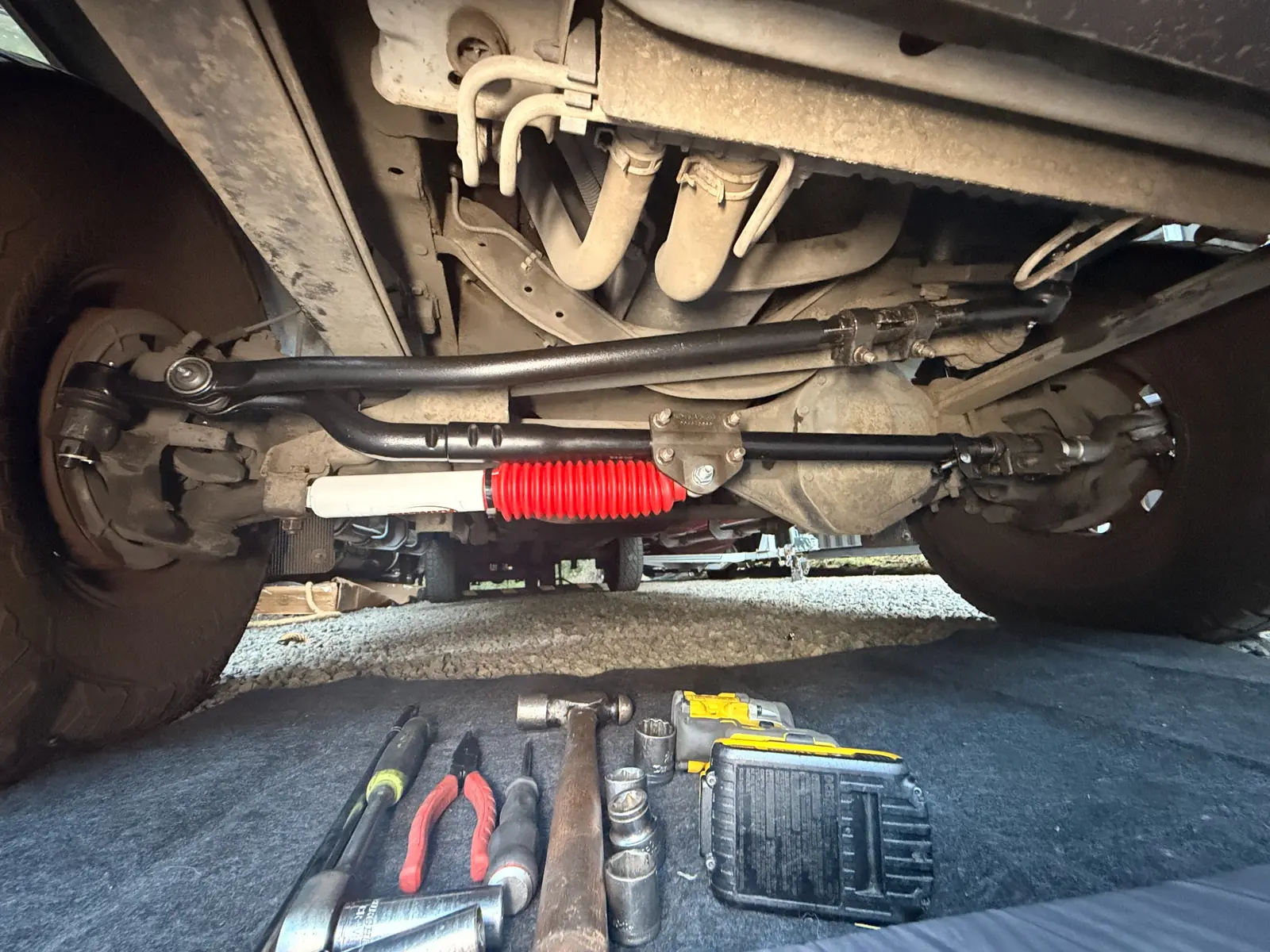 Replacement steering linkage installed on a 2001 Ford F-350.