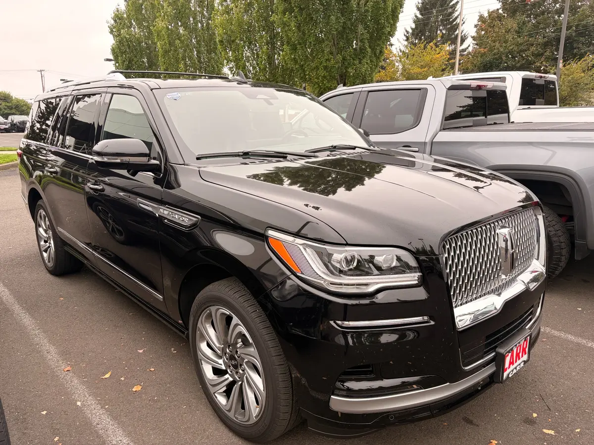 2024 Lincoln Navigator L at the seller’s location for a pre-purchase inspection.